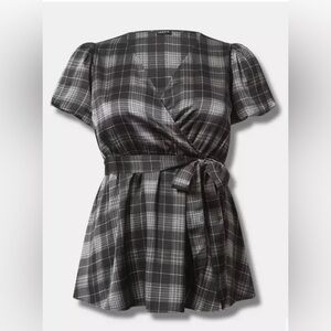 EUC - Torrid Babydoll Satin Tie Front Flutter Sleeve V-Neck Blouse Size 3